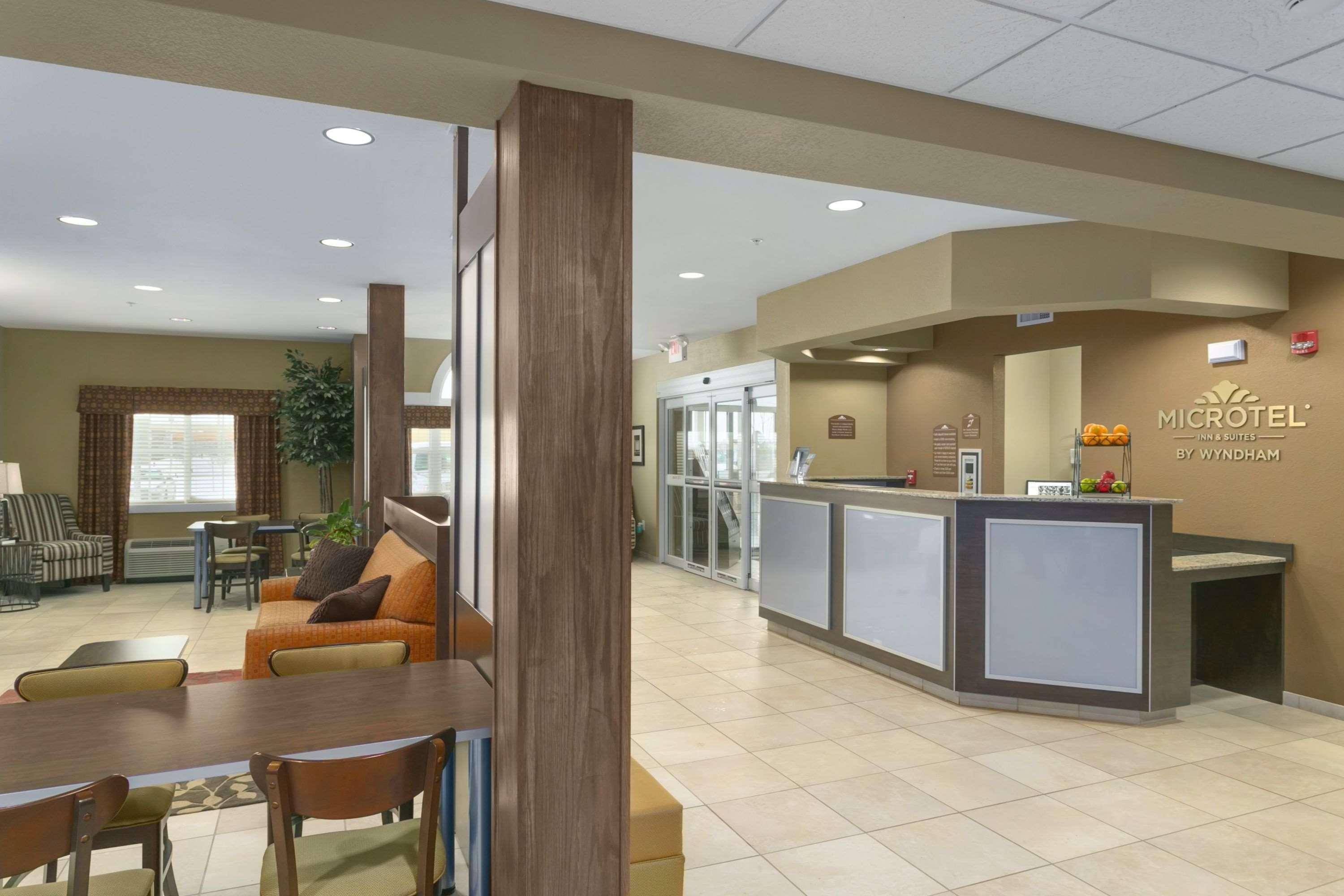 Microtel Inn & Suites By Wyndham Minot Buitenkant foto